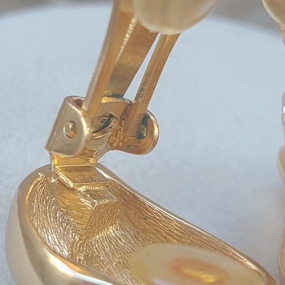Vintage Christian Dior Gold-tone Clip-on Earrings- Excellent Condition - Picture 8 of 9